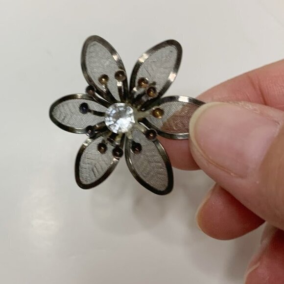 2 Floral Pins / Brooches - Picture 2 of 7